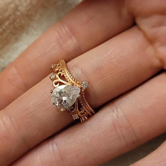 3/$20 size 7 crown ring - Picture 1 of 1